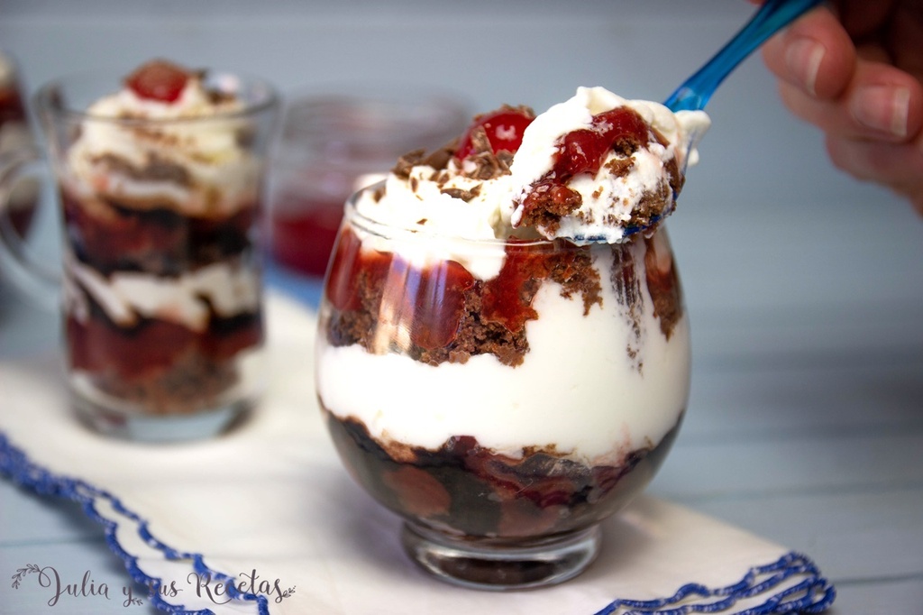 TORTA SELVA NEGRA EN VASO